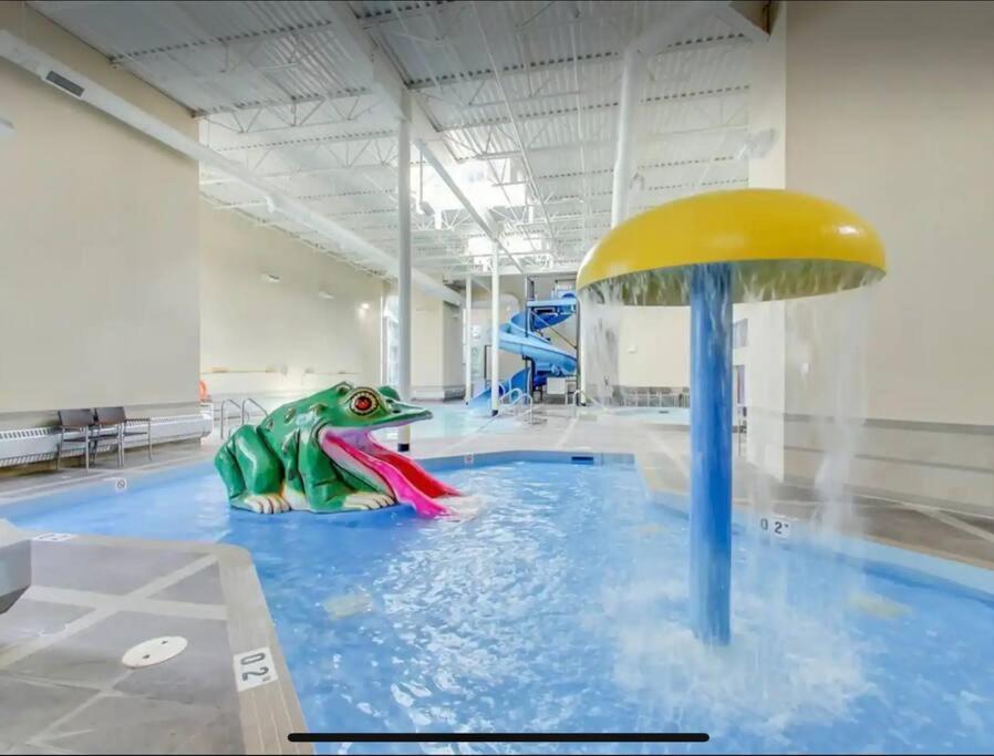 Cozy One Bedroom Condo With Indoor Pool And Hottub Canmore Exterior foto