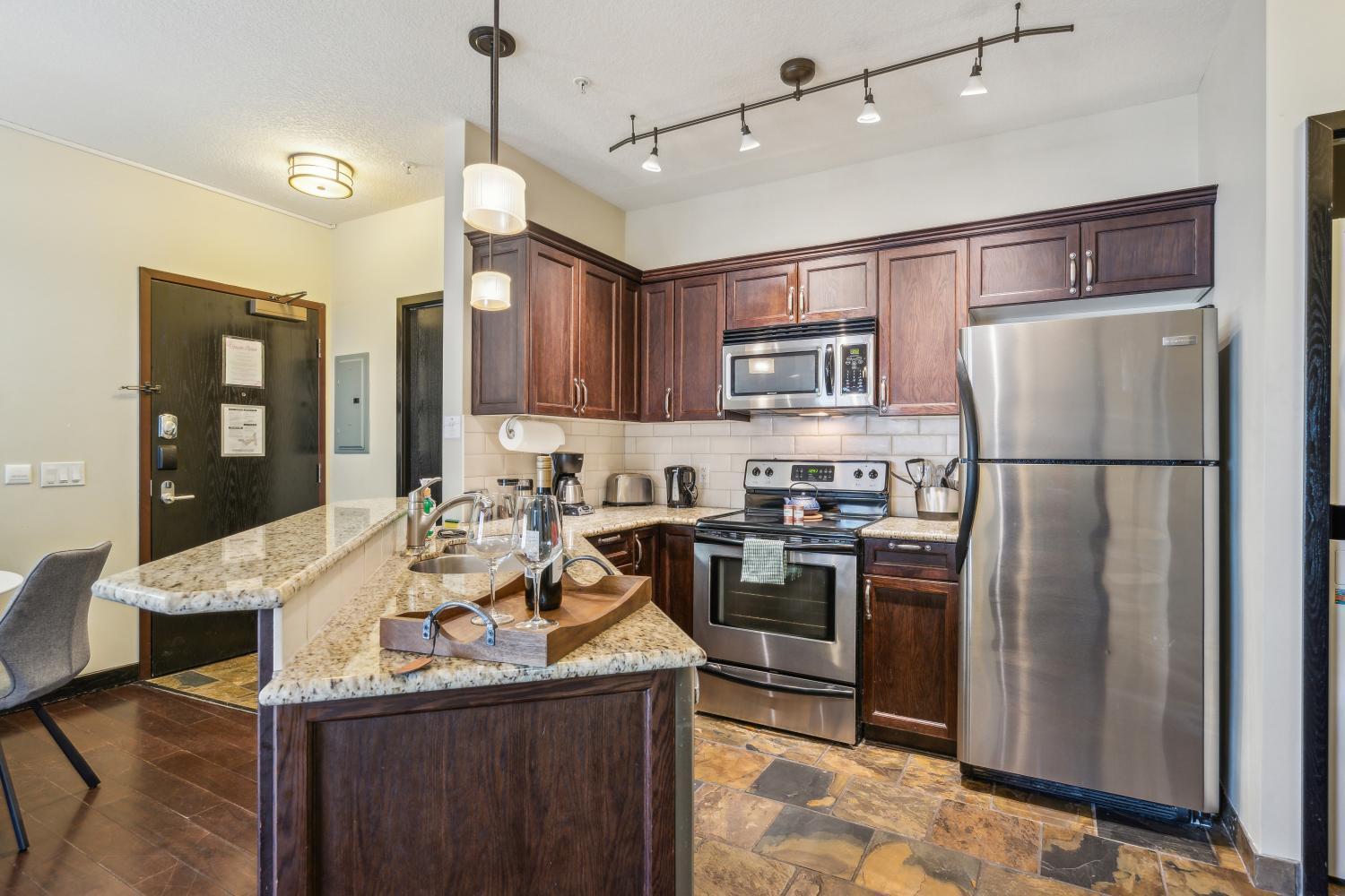 Cozy One Bedroom Condo With Indoor Pool And Hottub Canmore Exterior foto