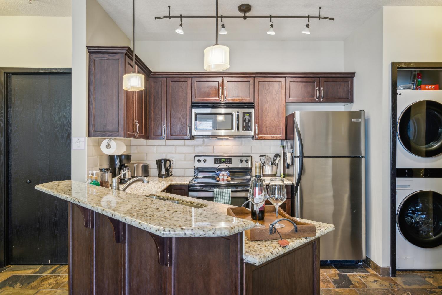 Cozy One Bedroom Condo With Indoor Pool And Hottub Canmore Exterior foto